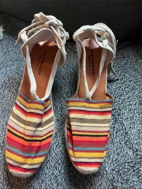 New Andre Assous espadrille Never worn